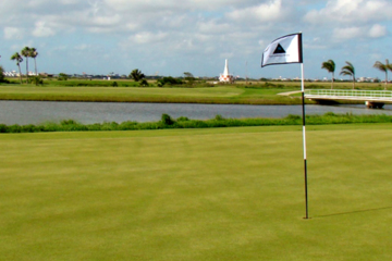 Moody Gardens Golf Course - Hole 18